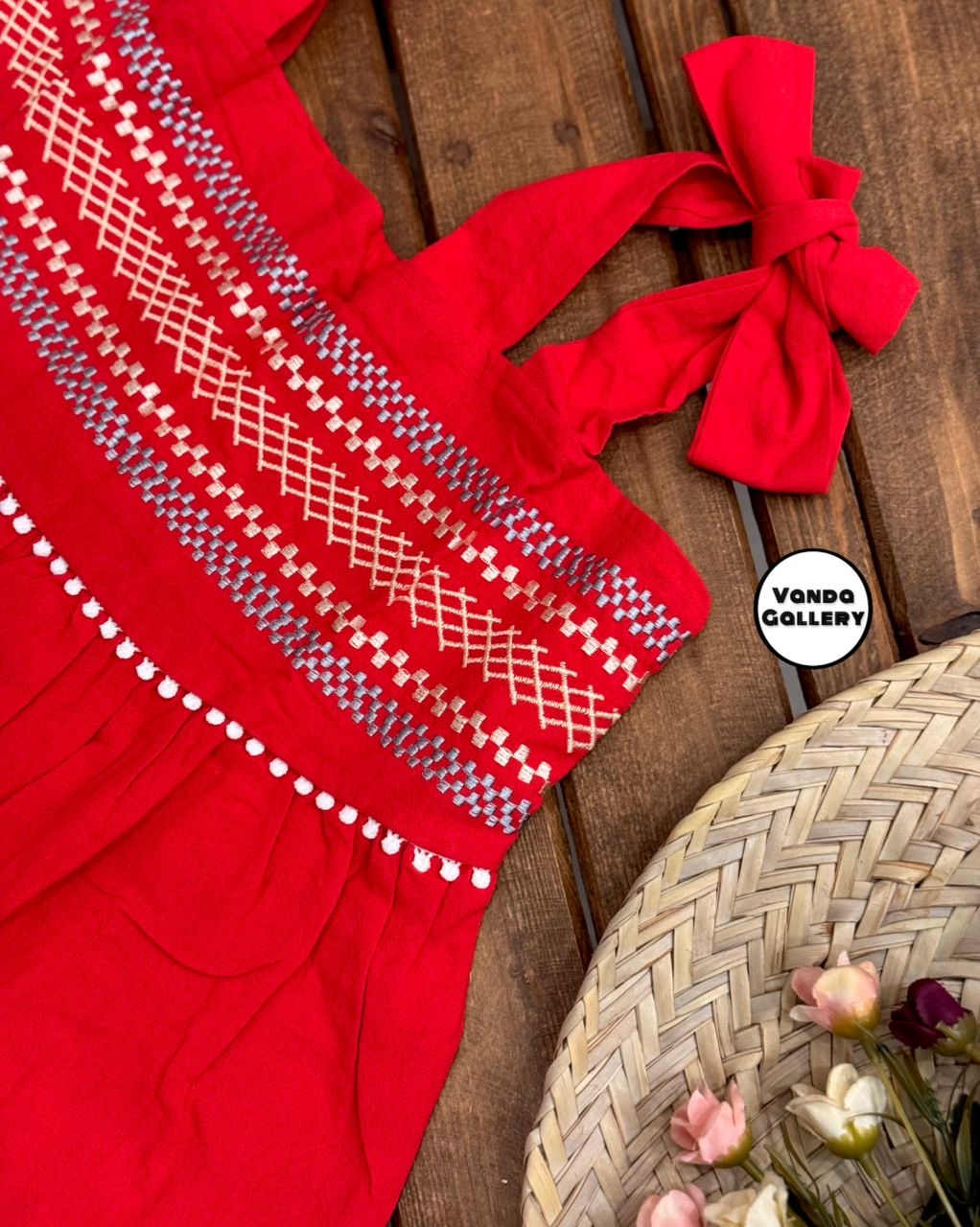 تاپ گلدوزی